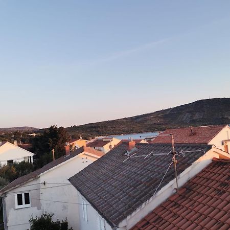 Apartmani Ljubo พรีมอชเตน ภายนอก รูปภาพ