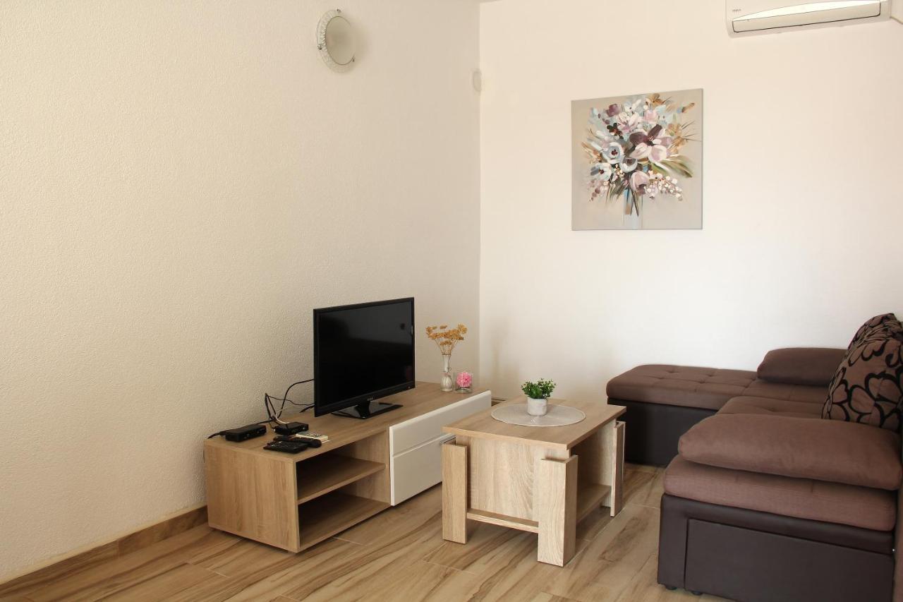 Apartmani Ljubo พรีมอชเตน ภายนอก รูปภาพ