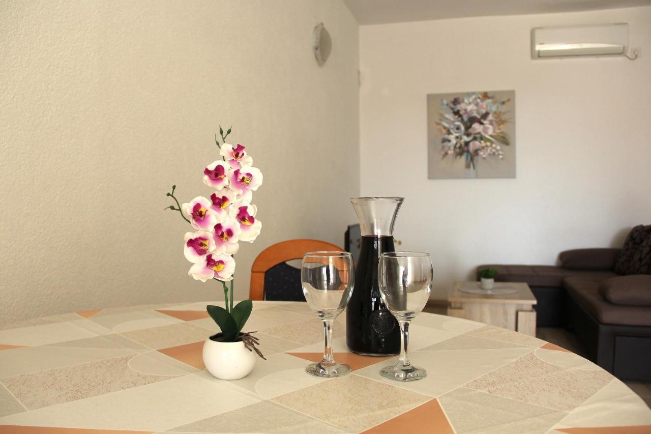 Apartmani Ljubo พรีมอชเตน ภายนอก รูปภาพ