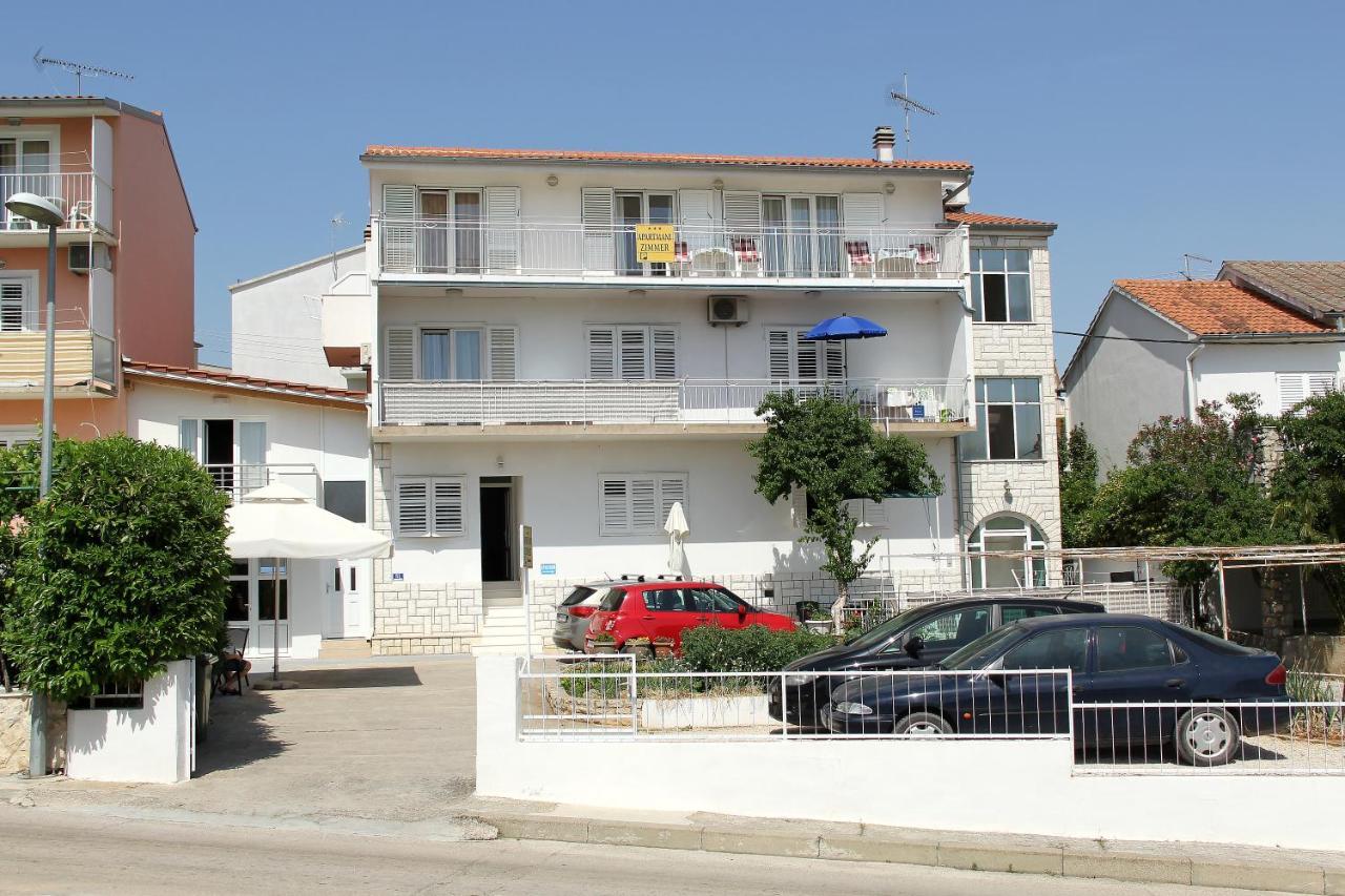 Apartmani Ljubo พรีมอชเตน ภายนอก รูปภาพ