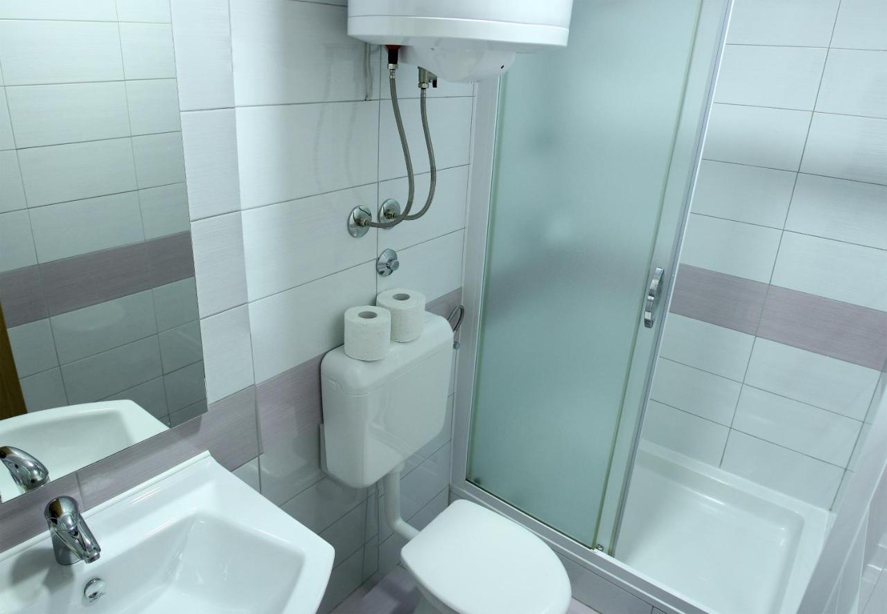 Apartmani Ljubo พรีมอชเตน ภายนอก รูปภาพ