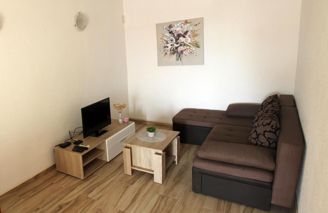 Apartmani Ljubo พรีมอชเตน ภายนอก รูปภาพ
