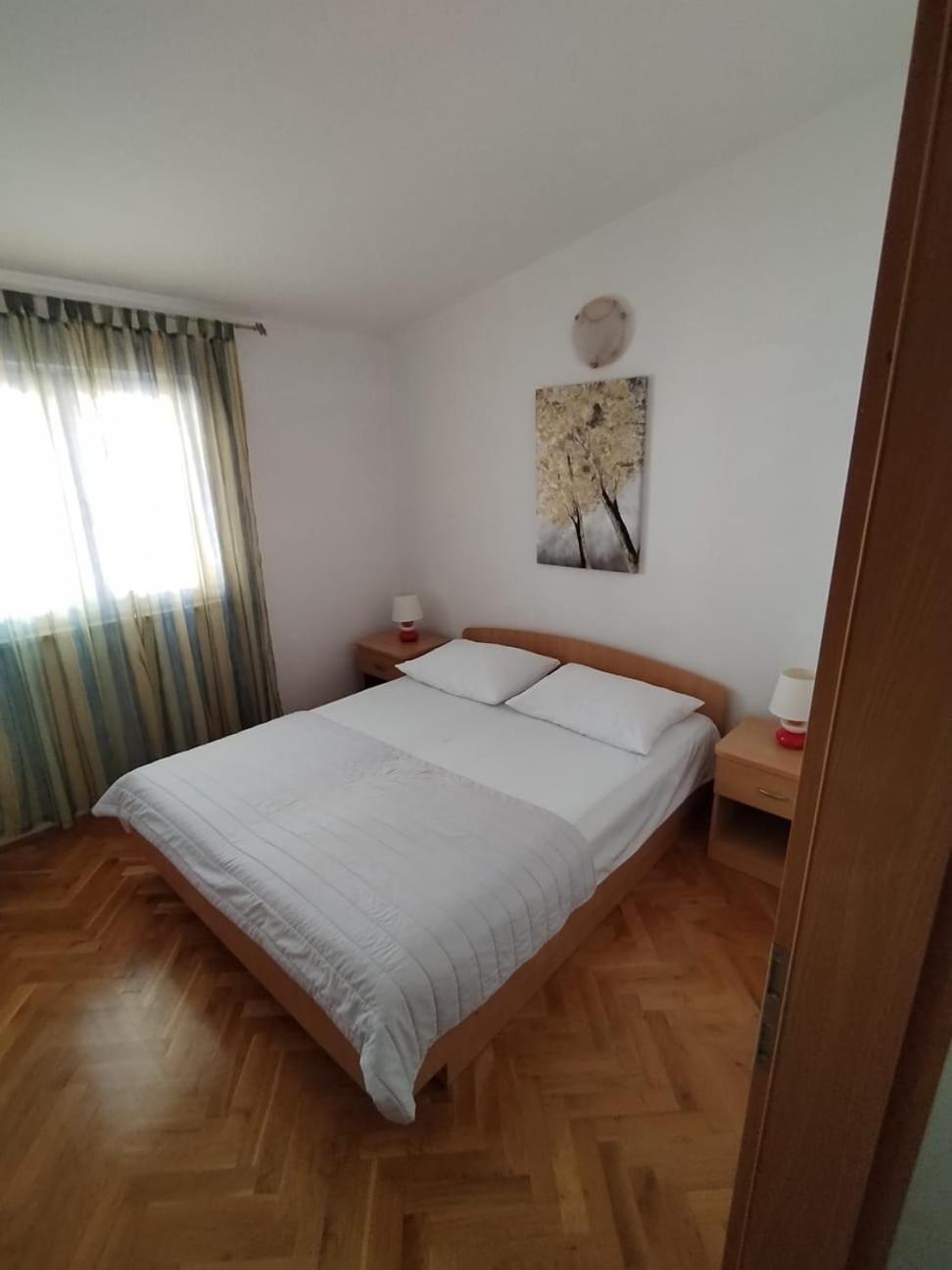 Apartmani Ljubo พรีมอชเตน ภายนอก รูปภาพ