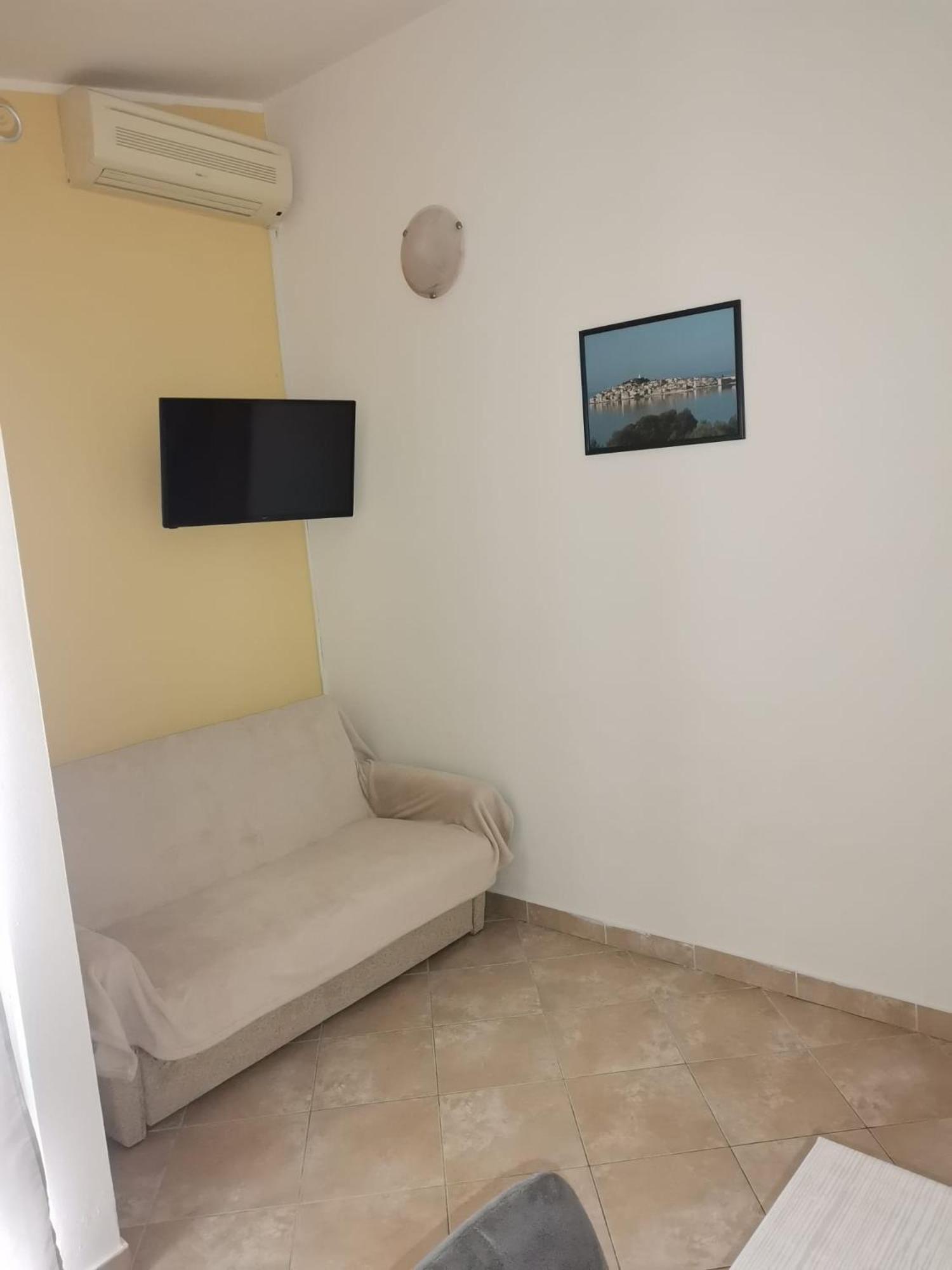 Apartmani Ljubo พรีมอชเตน ภายนอก รูปภาพ