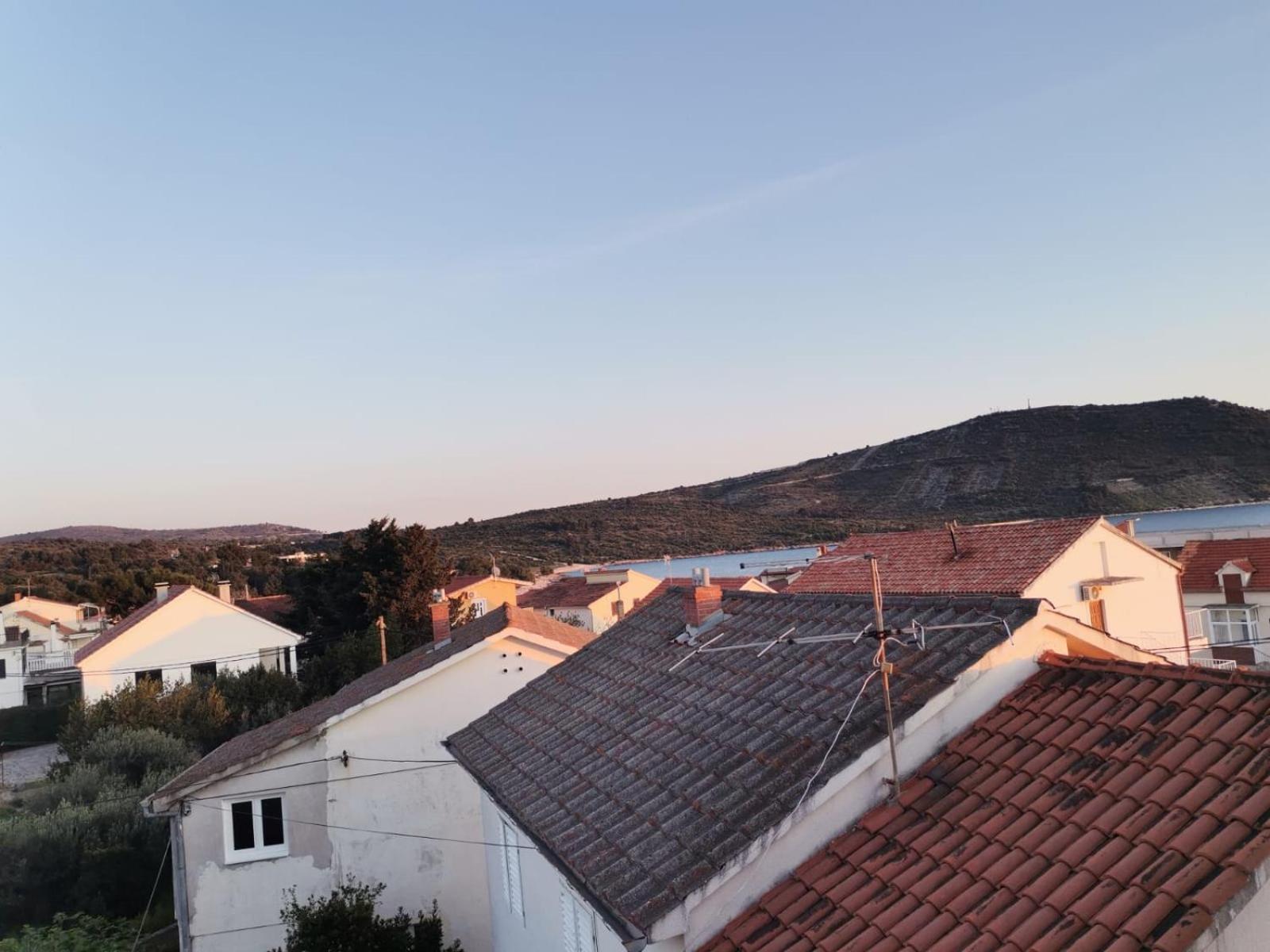 Apartmani Ljubo พรีมอชเตน ภายนอก รูปภาพ