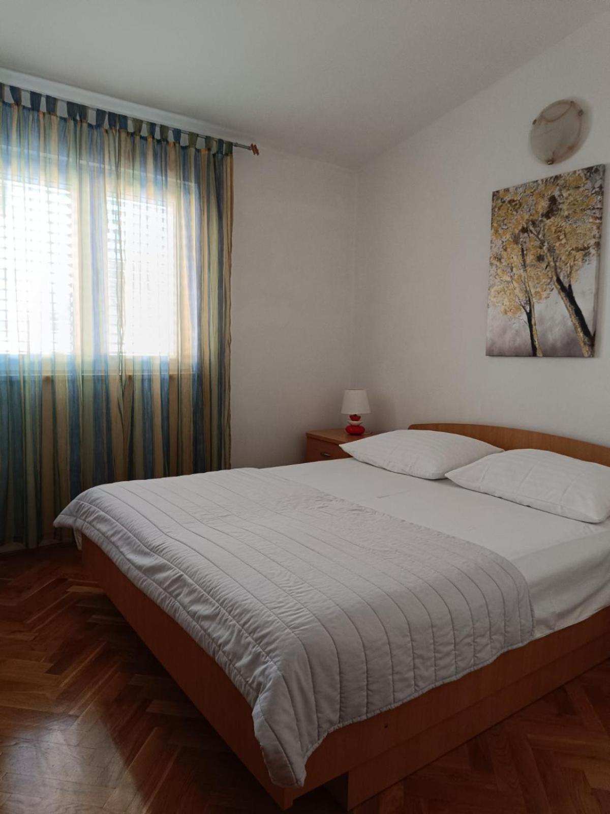 Apartmani Ljubo พรีมอชเตน ภายนอก รูปภาพ