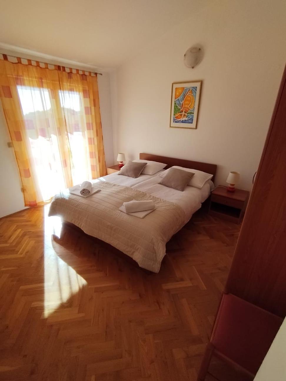 Apartmani Ljubo พรีมอชเตน ภายนอก รูปภาพ