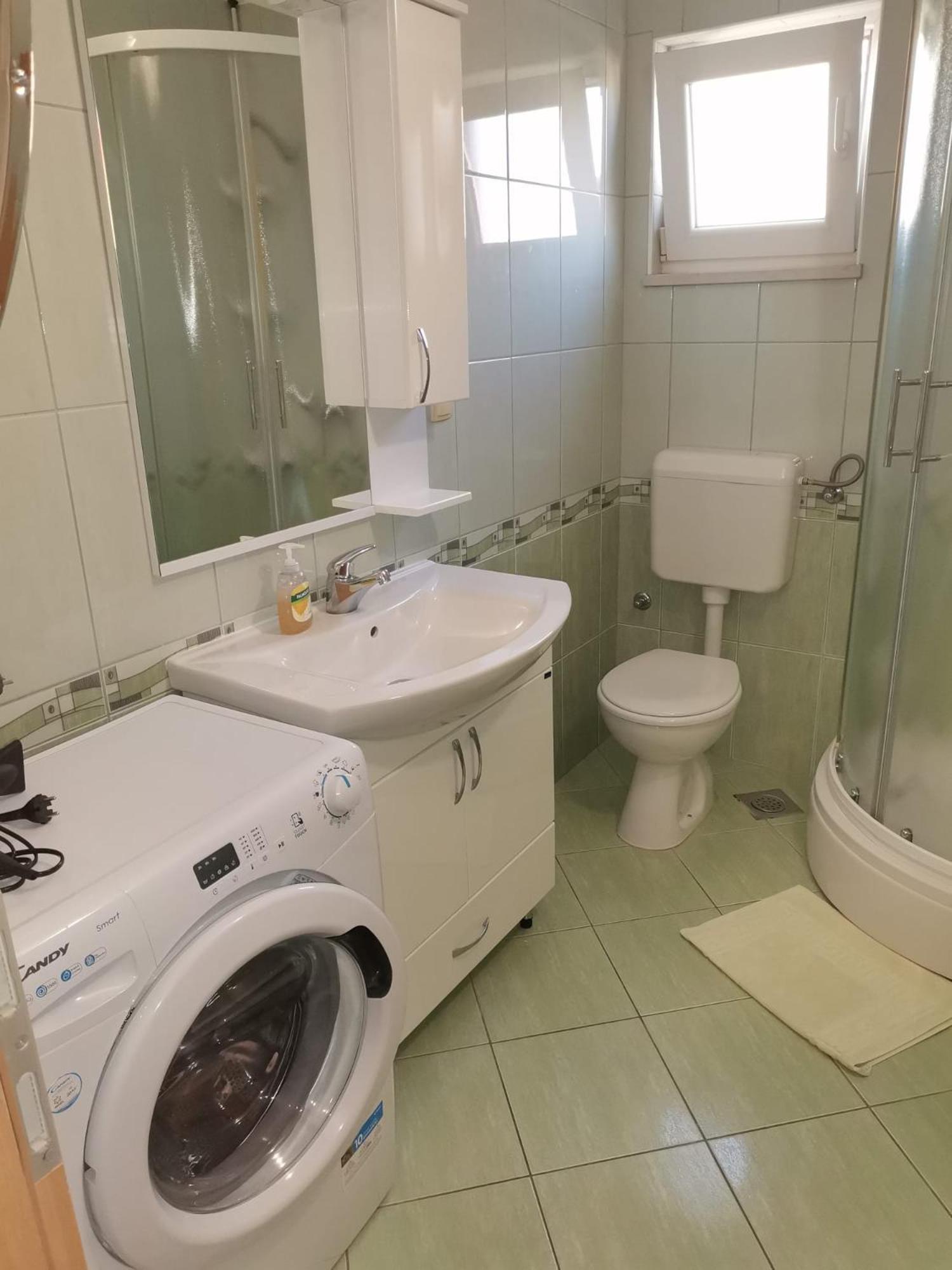 Apartmani Ljubo พรีมอชเตน ภายนอก รูปภาพ