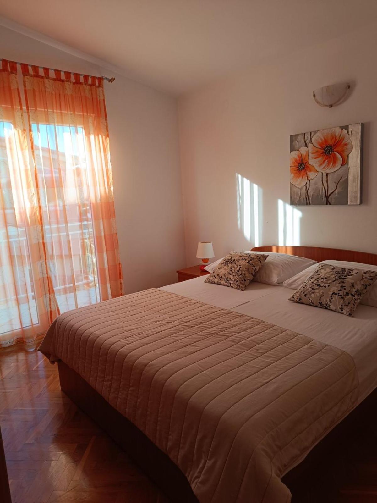 Apartmani Ljubo พรีมอชเตน ภายนอก รูปภาพ