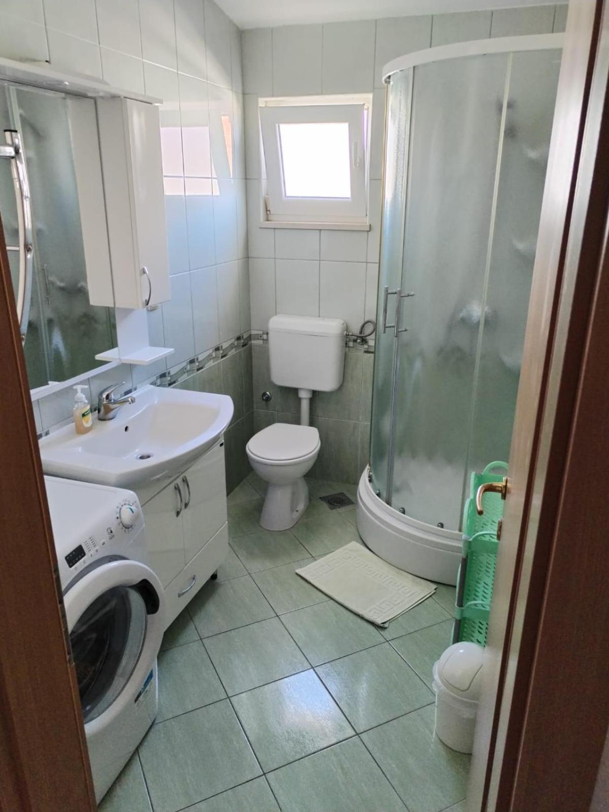 Apartmani Ljubo พรีมอชเตน ภายนอก รูปภาพ