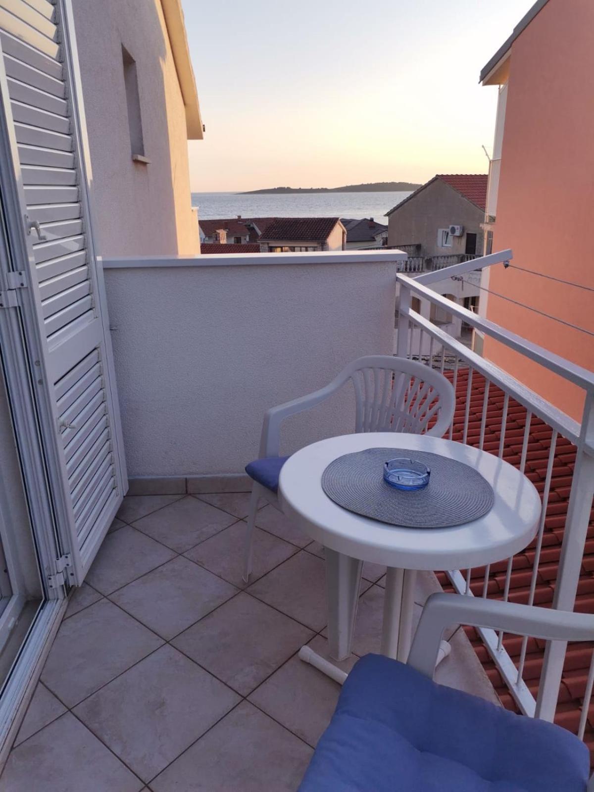 Apartmani Ljubo พรีมอชเตน ภายนอก รูปภาพ
