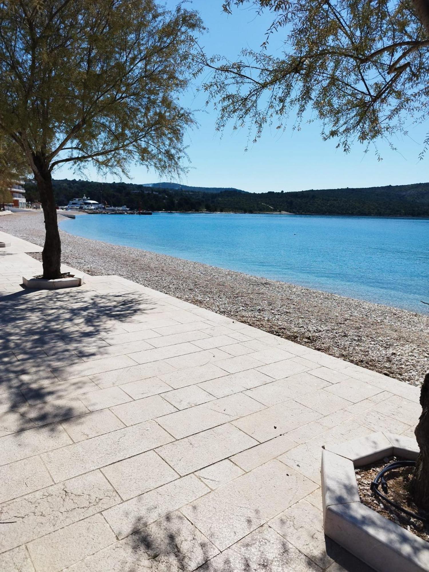 Apartmani Ljubo พรีมอชเตน ภายนอก รูปภาพ