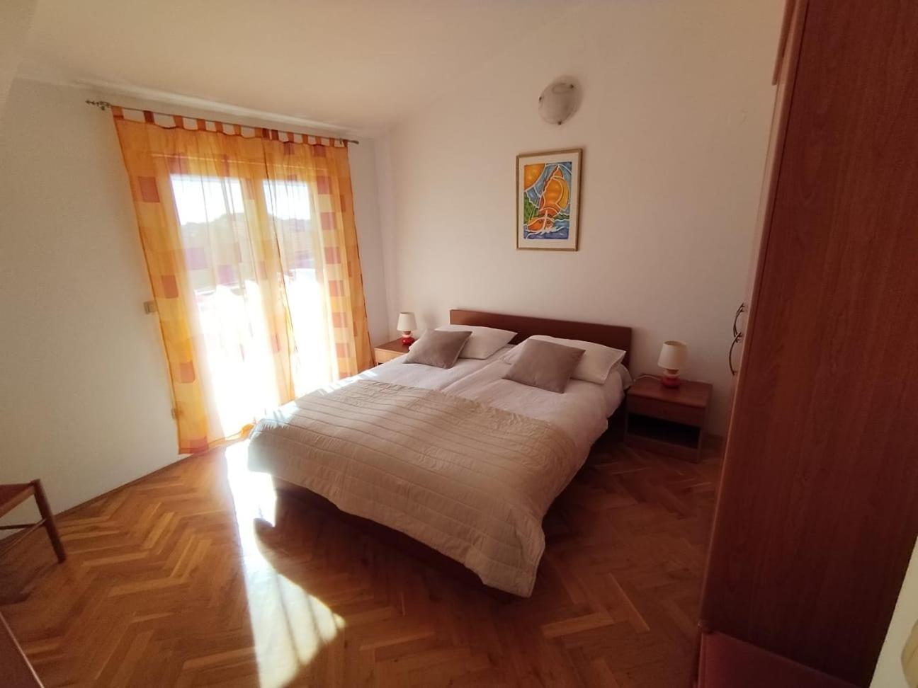 Apartmani Ljubo พรีมอชเตน ภายนอก รูปภาพ