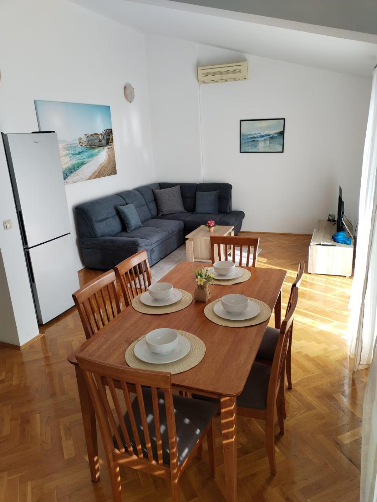 Apartmani Ljubo พรีมอชเตน ภายนอก รูปภาพ