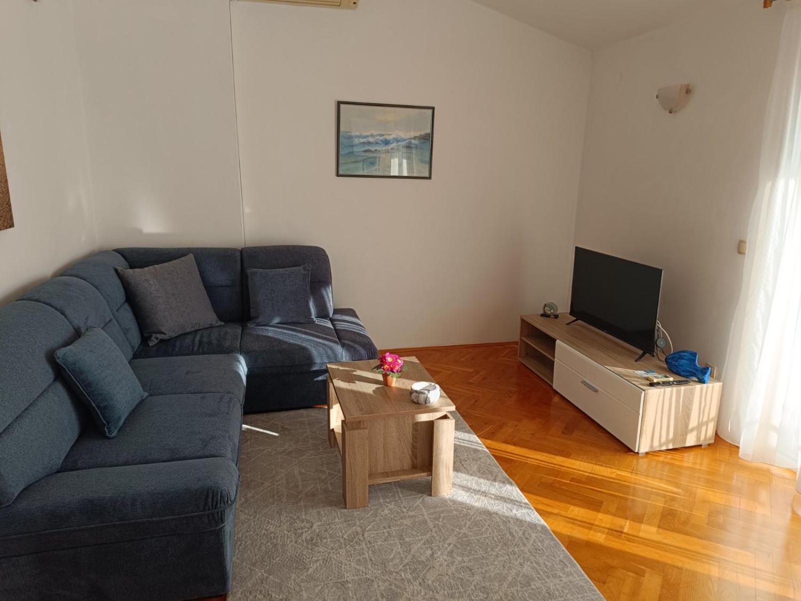 Apartmani Ljubo พรีมอชเตน ภายนอก รูปภาพ