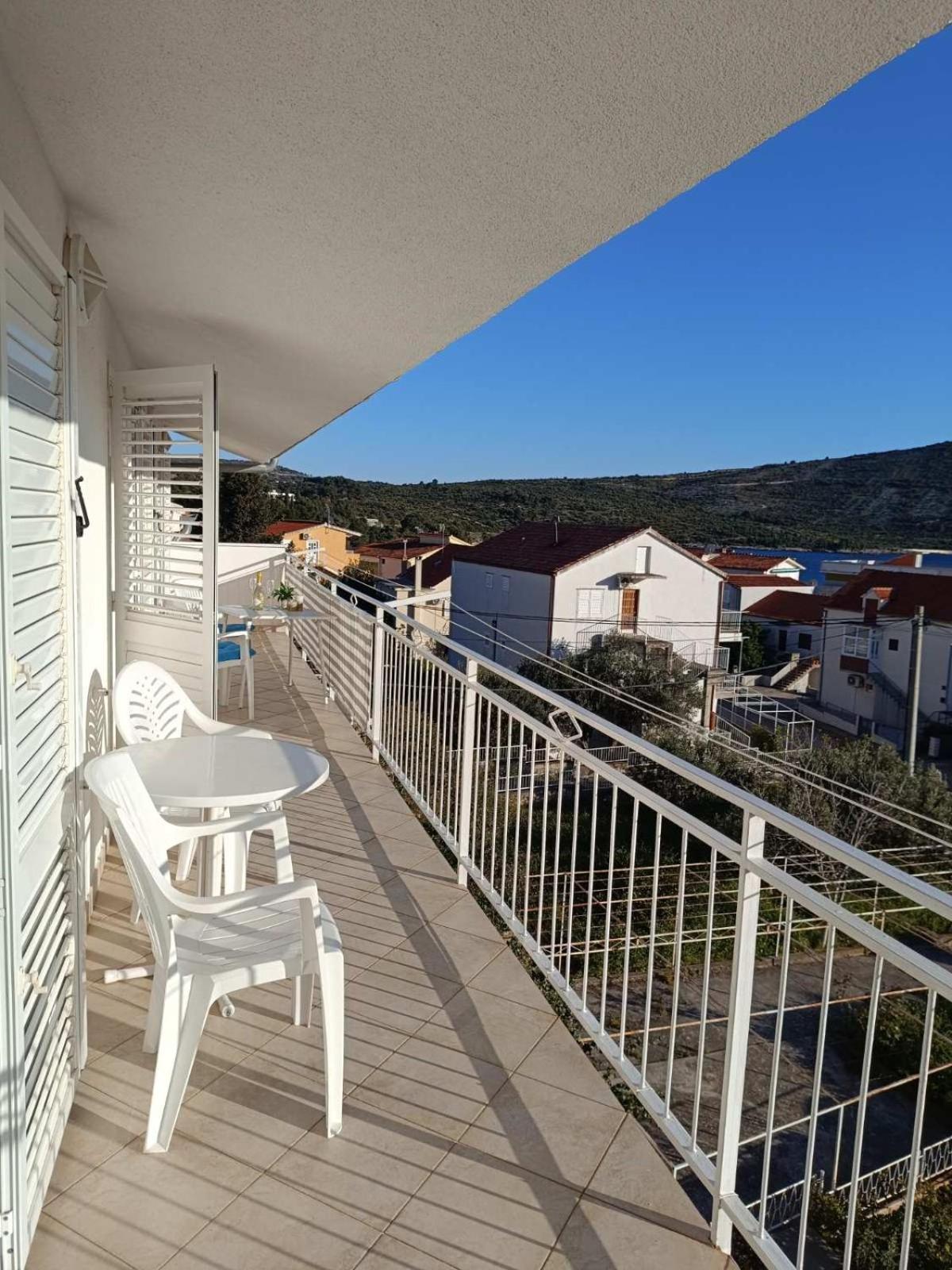 Apartmani Ljubo พรีมอชเตน ภายนอก รูปภาพ