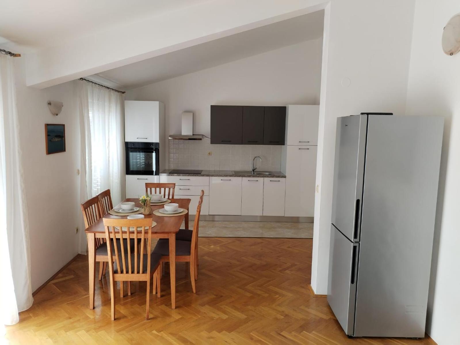 Apartmani Ljubo พรีมอชเตน ภายนอก รูปภาพ