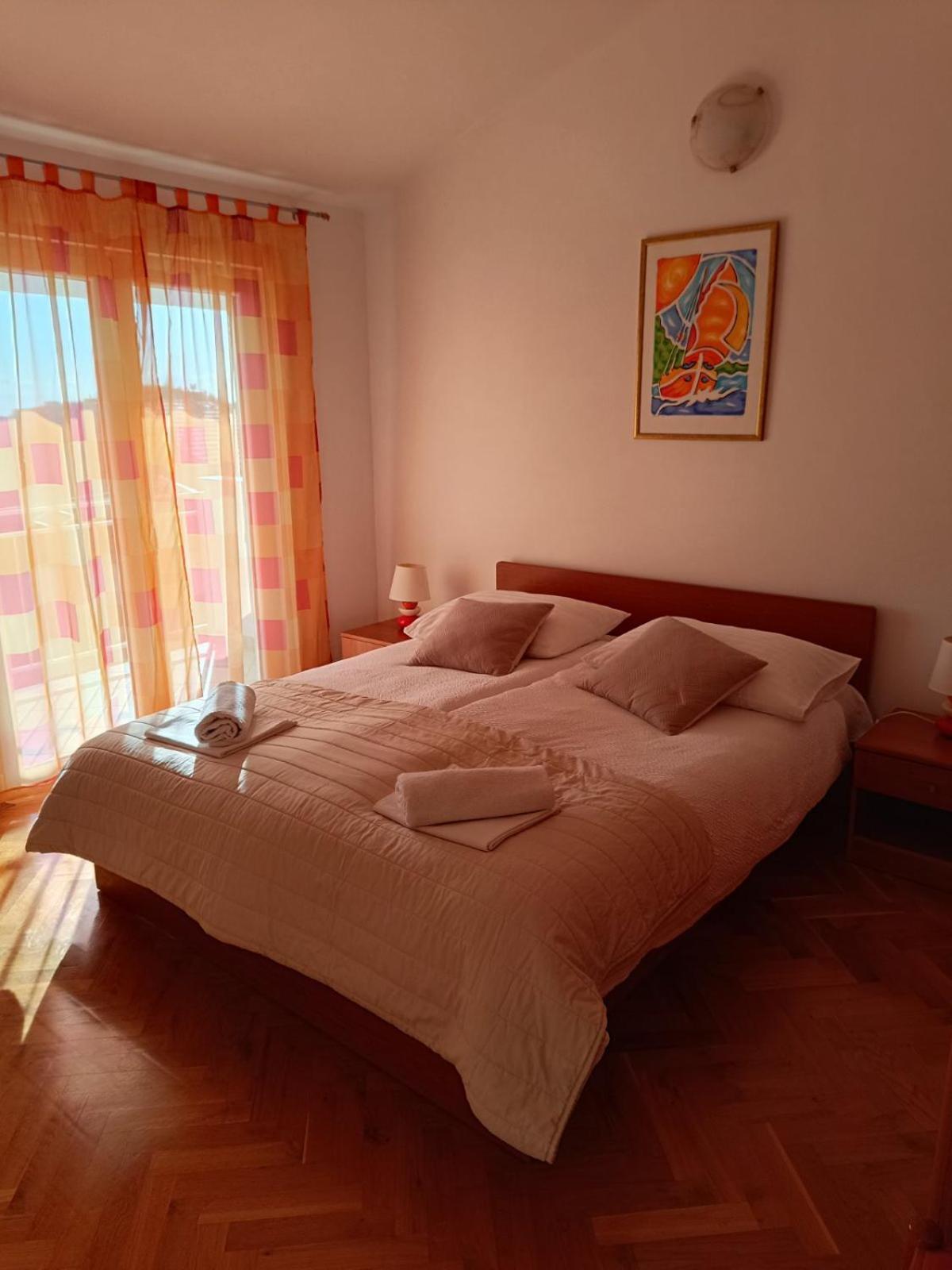 Apartmani Ljubo พรีมอชเตน ภายนอก รูปภาพ