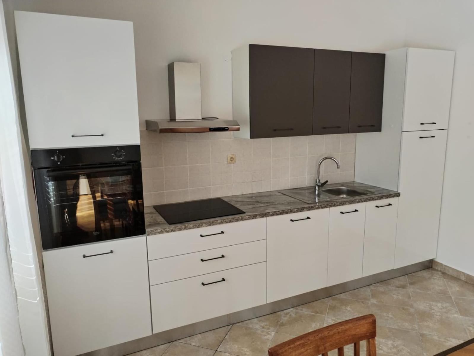 Apartmani Ljubo พรีมอชเตน ภายนอก รูปภาพ